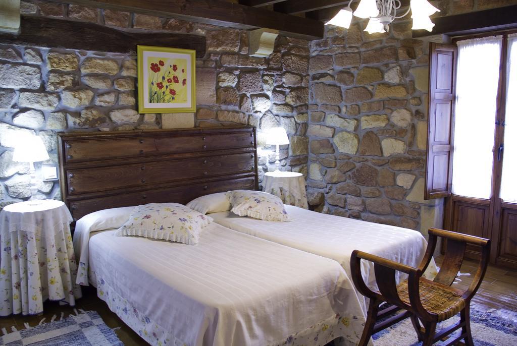מלון טורלאבגה Casa Velarde מראה חיצוני תמונה