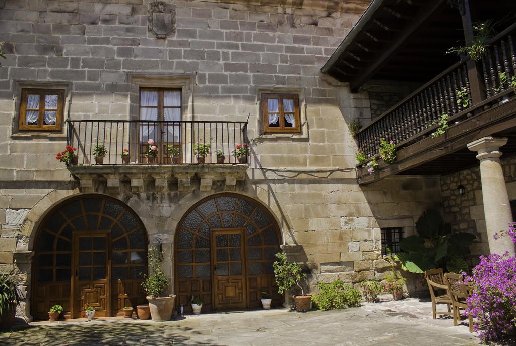 מלון טורלאבגה Casa Velarde מראה חיצוני תמונה
